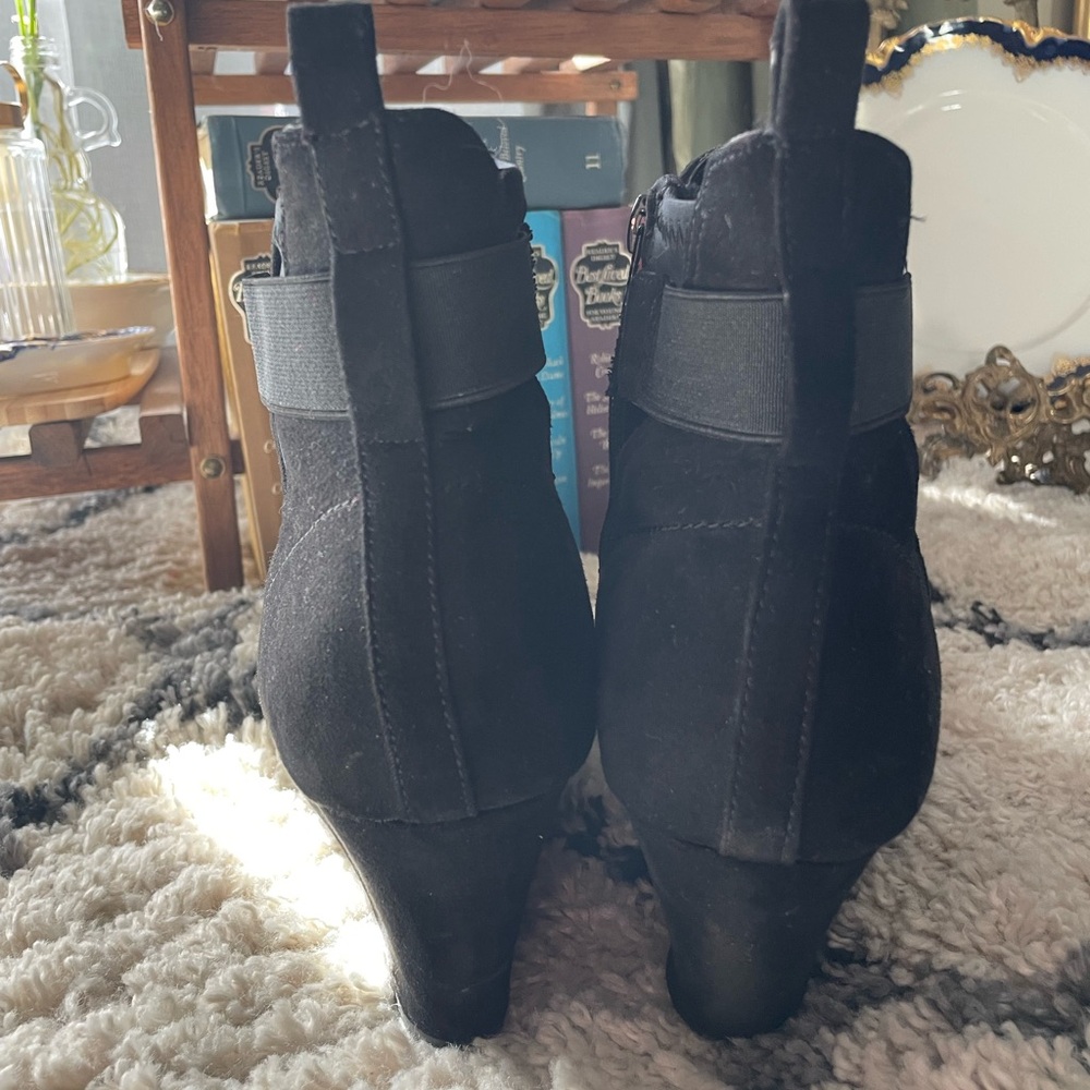 Solanz Black Wedge Ankle Boots - Picture 7 of 9
